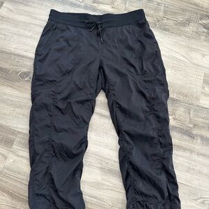 The North Face Women’s Black Lightweight Jogger Pants | Size L/G 🖤